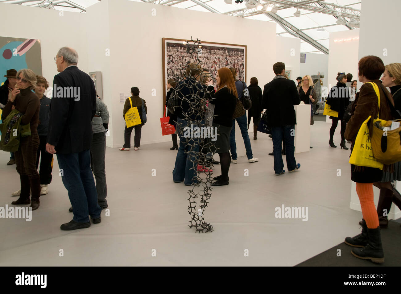 Frieze art fair 2009 Regents Park London Stock Photo - Alamy