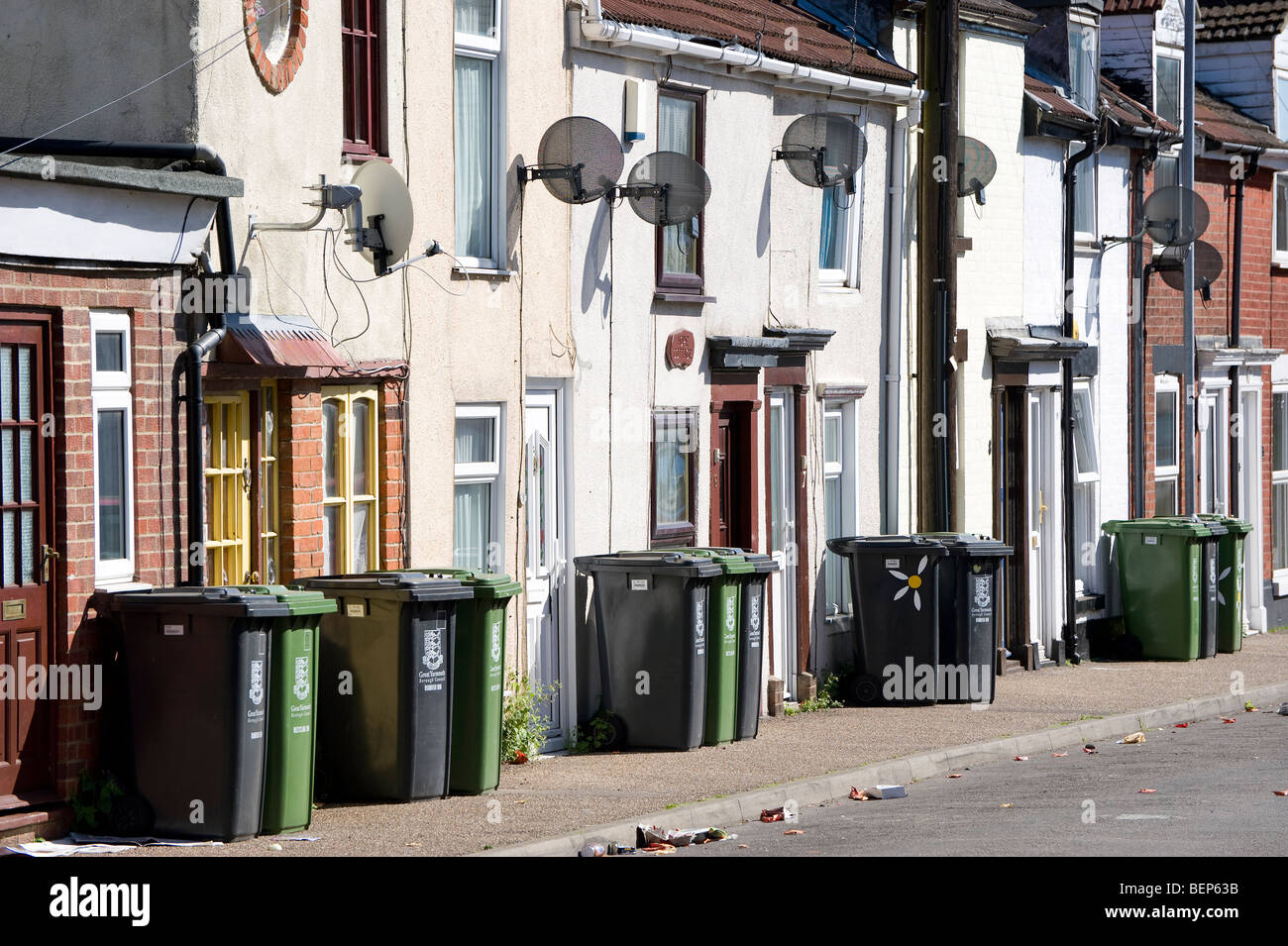 Wheelie bins terraced housing hires stock photography and images Alamy