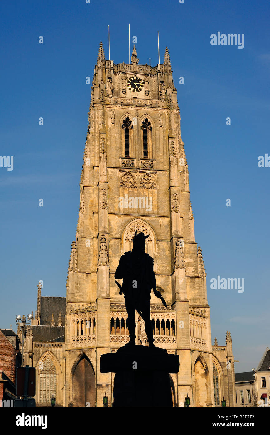 Basilica of Our Lady / Onze-Lieve-Vrouwebasiliek and the statue of Ambiorix, prince of the Eburones, Tongeren / Tongres, Belgium Stock Photo