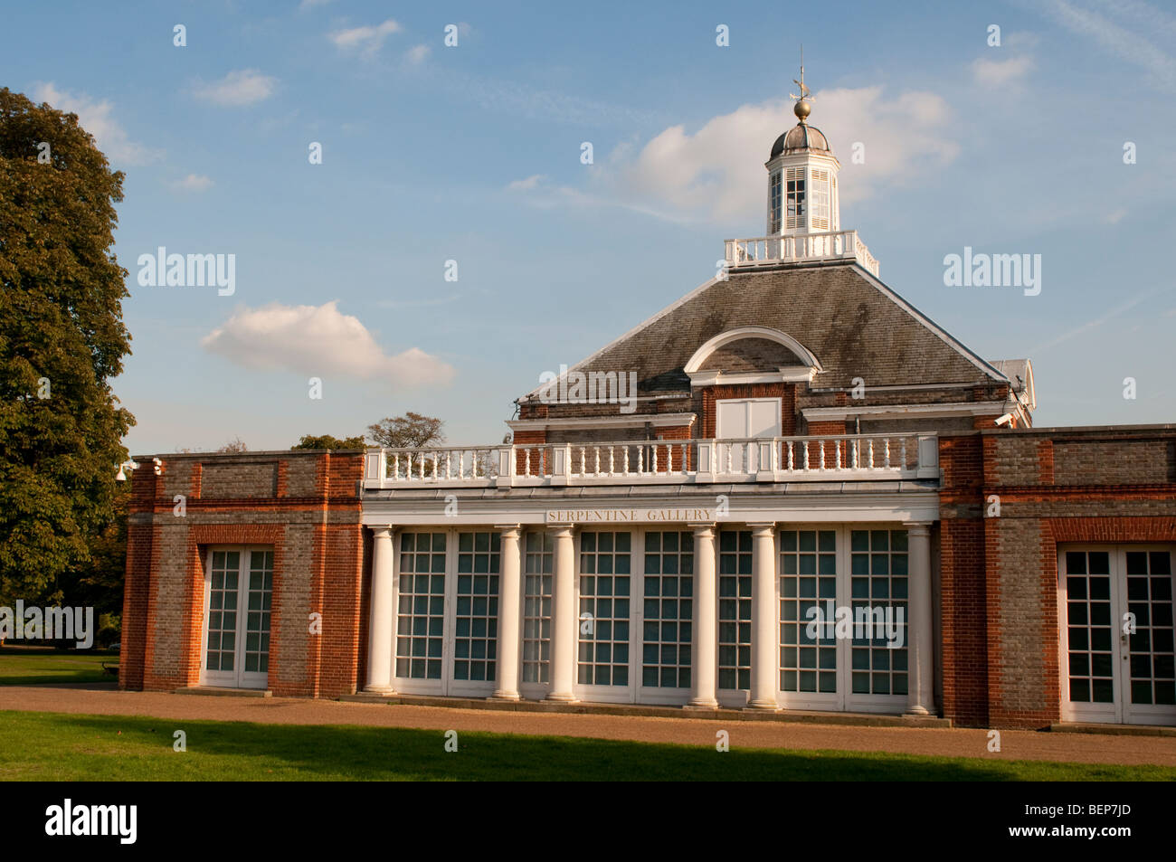 Serpentine Gallery, Kensington Gardens, London W2 Stock Photo Alamy