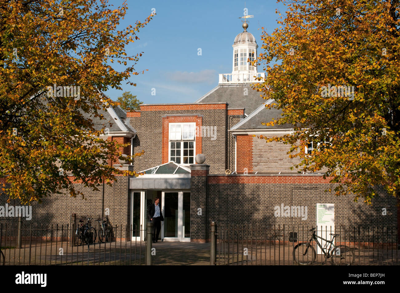 Serpentine Gallery, Kensington Gardens, London W2 Stock Photo Alamy