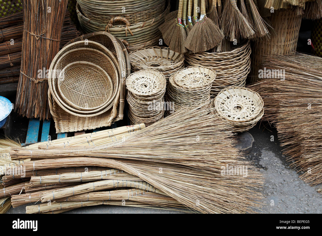VIETNAM Shop in Vinh Long selling household goods made of straw, rafia ...