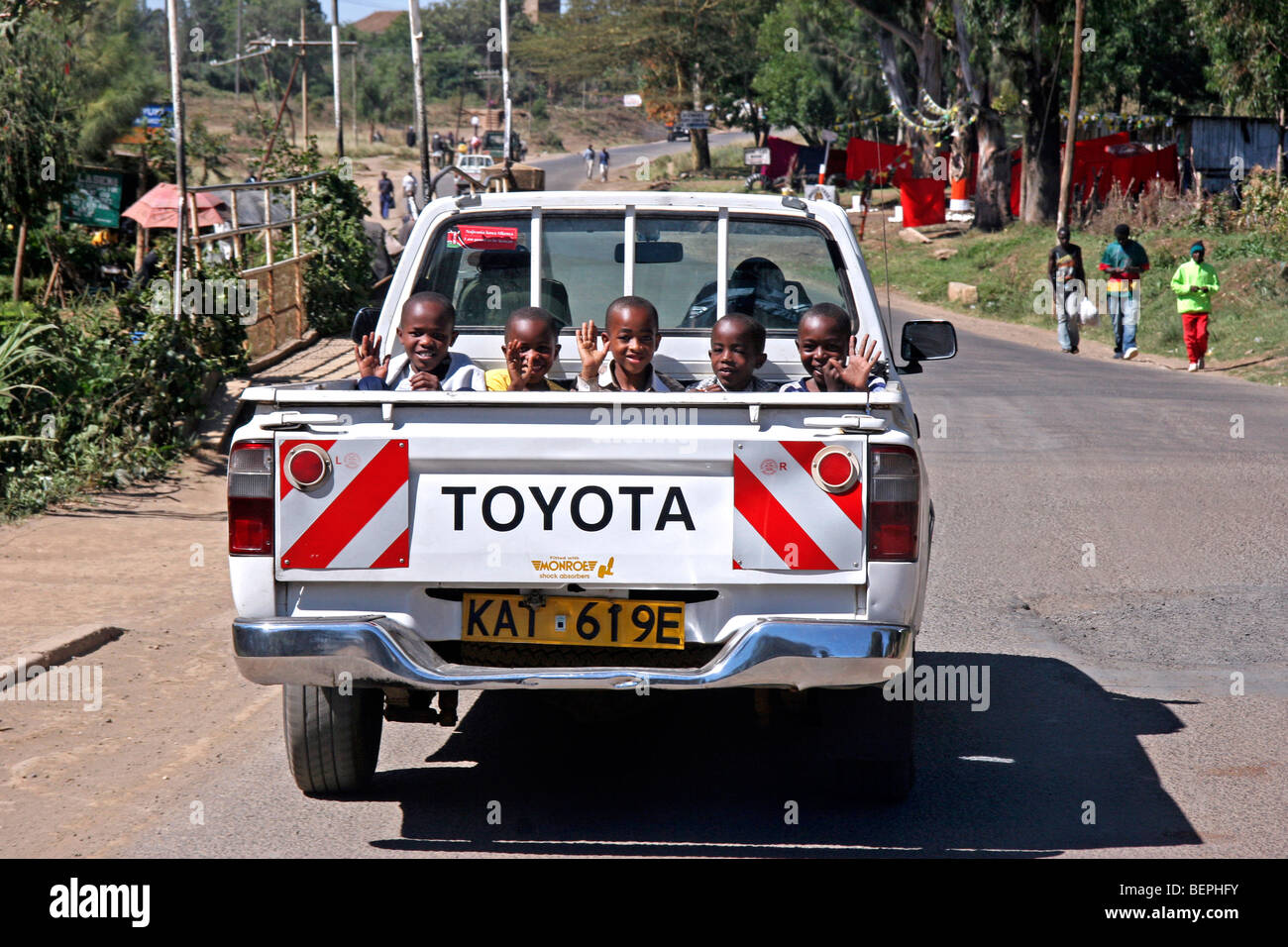 smiling-children-riding-in-the-back-of-pickup-truck-at-nairobi-kenya-BEPHFY.jpg