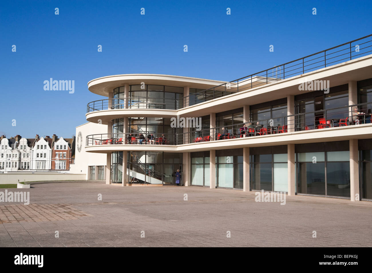 de-la-warr-pavilion-bexhill-on-sea-east-sussex-england-uk-stock-photo