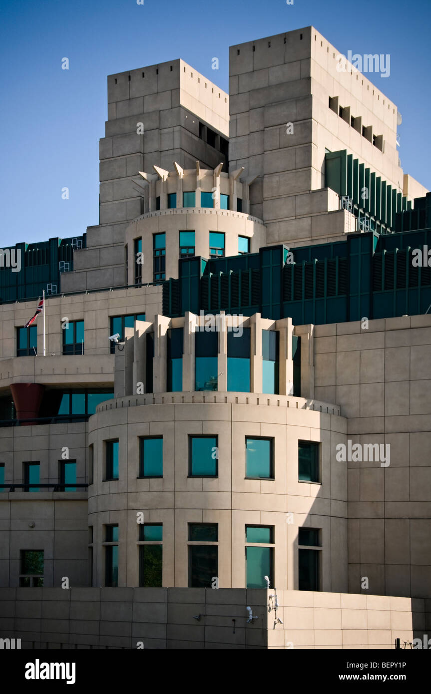 Secret Intelligence Service, MI6, Vauxhall Cross, London, seen from Vauxhall Bridge Stock Photo
