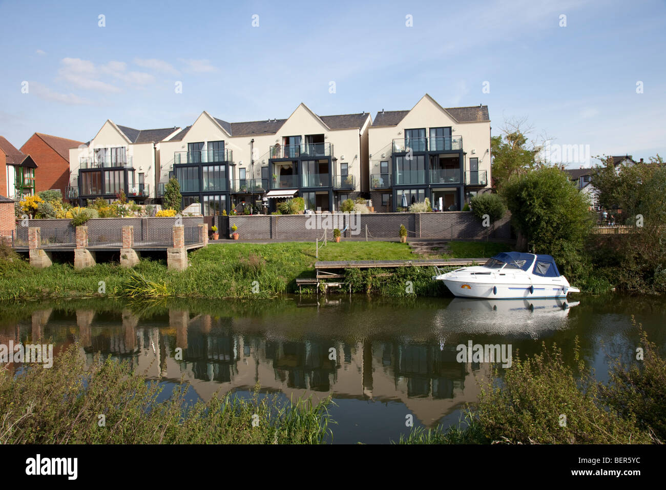 Riverside properties hires stock photography and images Alamy
