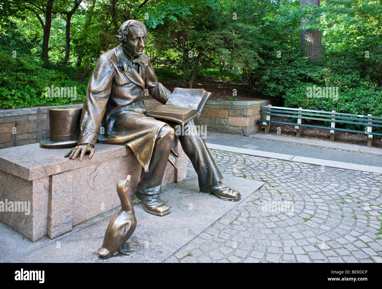 Statue of Hans Christian Andersen in New York: 1 reviews and 2 photos