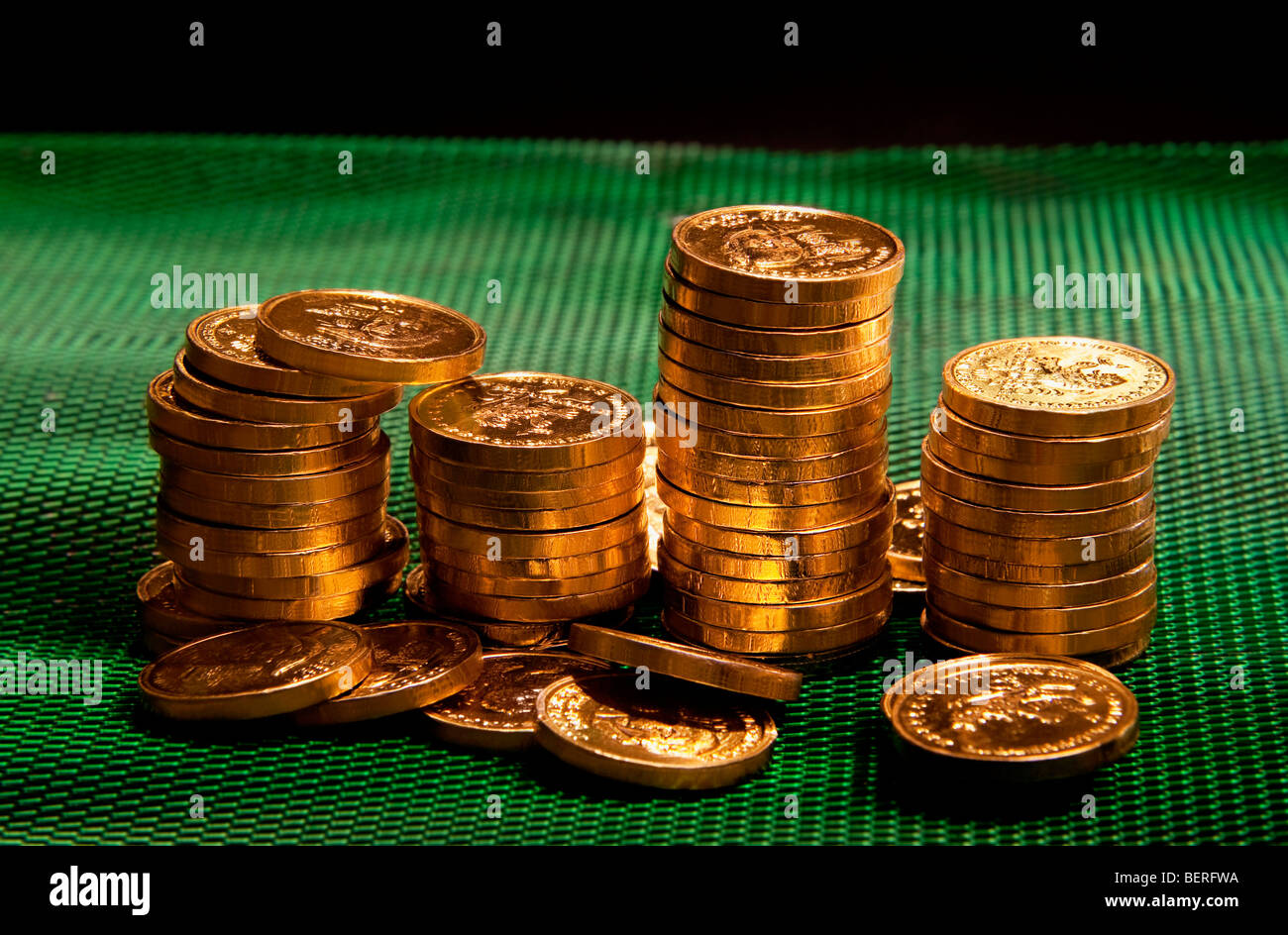 Indian gold coins hi-res stock photography and images - Alamy
