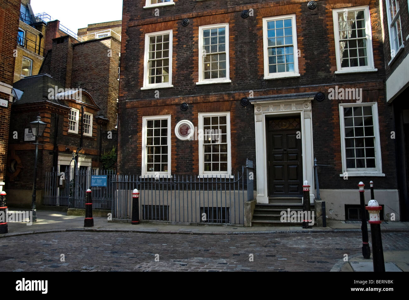 Dr. Samuel Johnson's house, Gough Square, London Stock Photo Alamy
