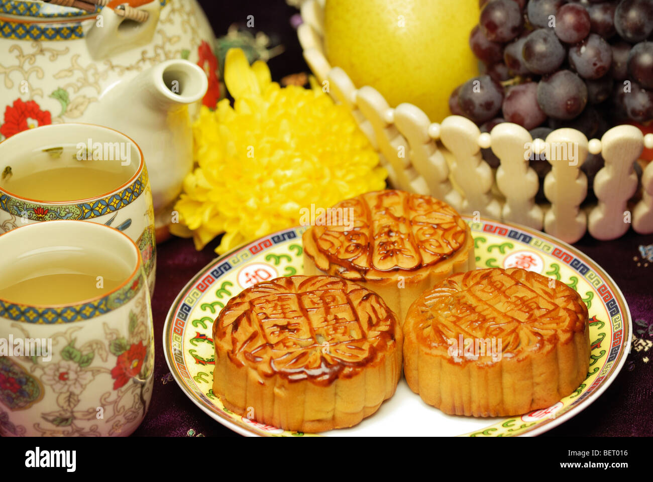 Chinese famous foodMoon cake Stock Photo Alamy