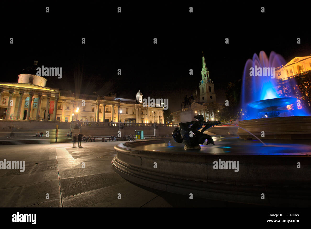 Trafalgar Square night time Stock Photo - Alamy