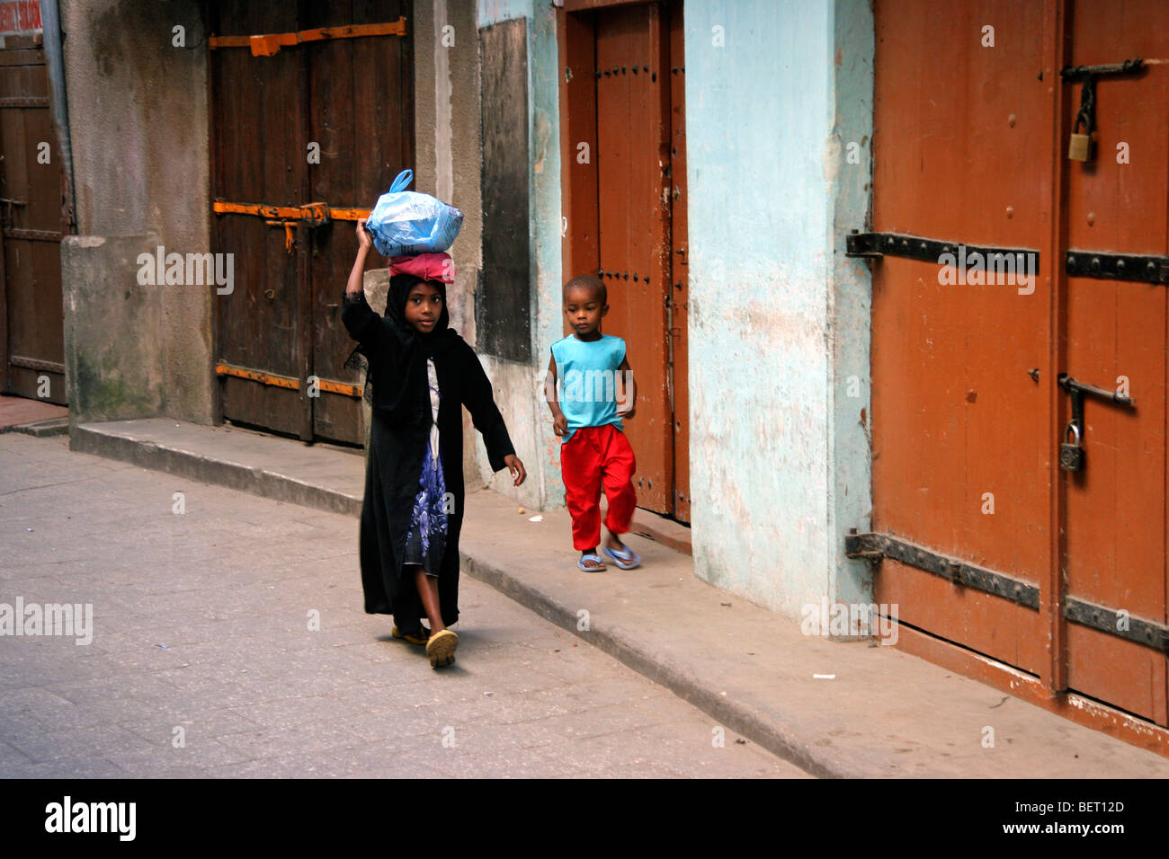 Child Carrying Rocks Children carrying stone on head hi-res stock photography and images - Alamy