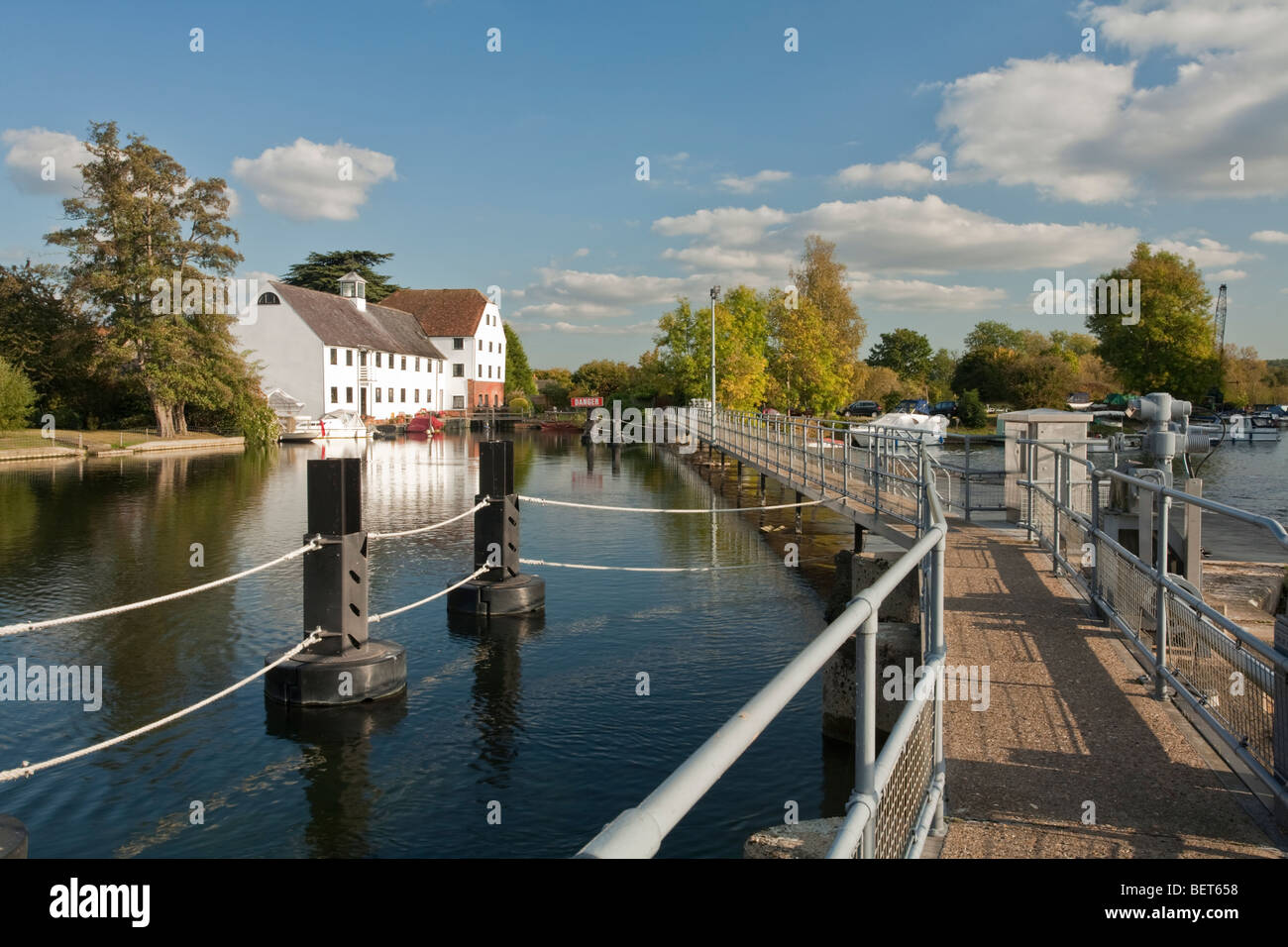 Hambleden Weir on the River Thames near Henley, Oxfordshire, Uk Stock Photo Alamy