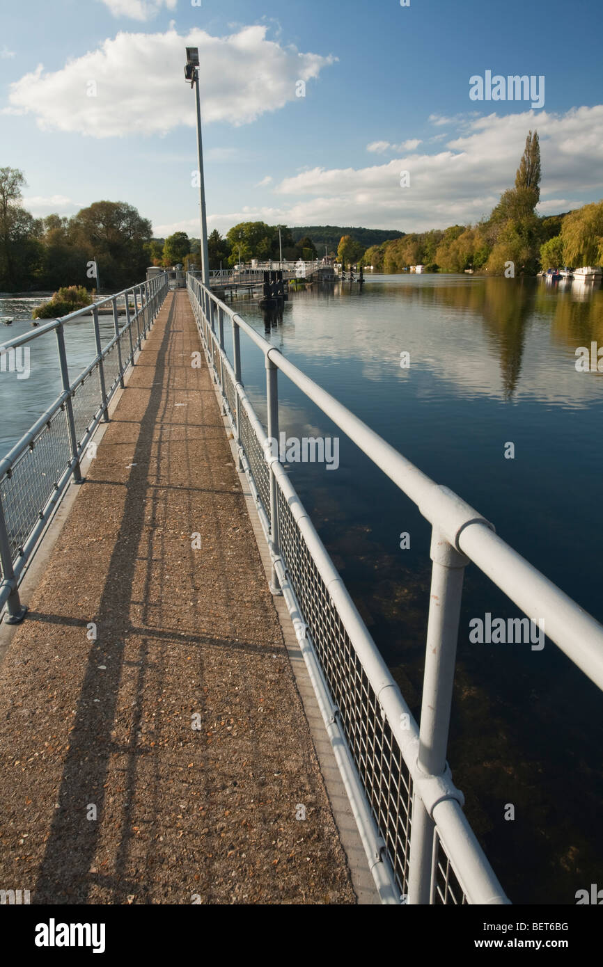 Hambleden Weir on the River Thames near Henley, Oxfordshire, Uk Stock Photo Alamy