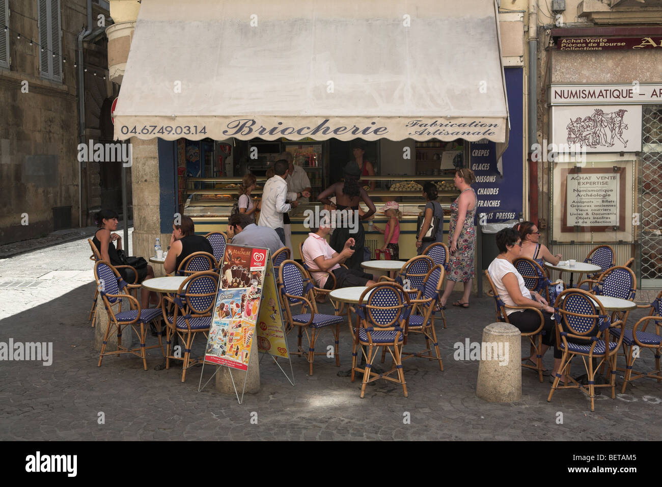 Cafe In Beziers France High Resolution Stock Photography and Images - Alamy