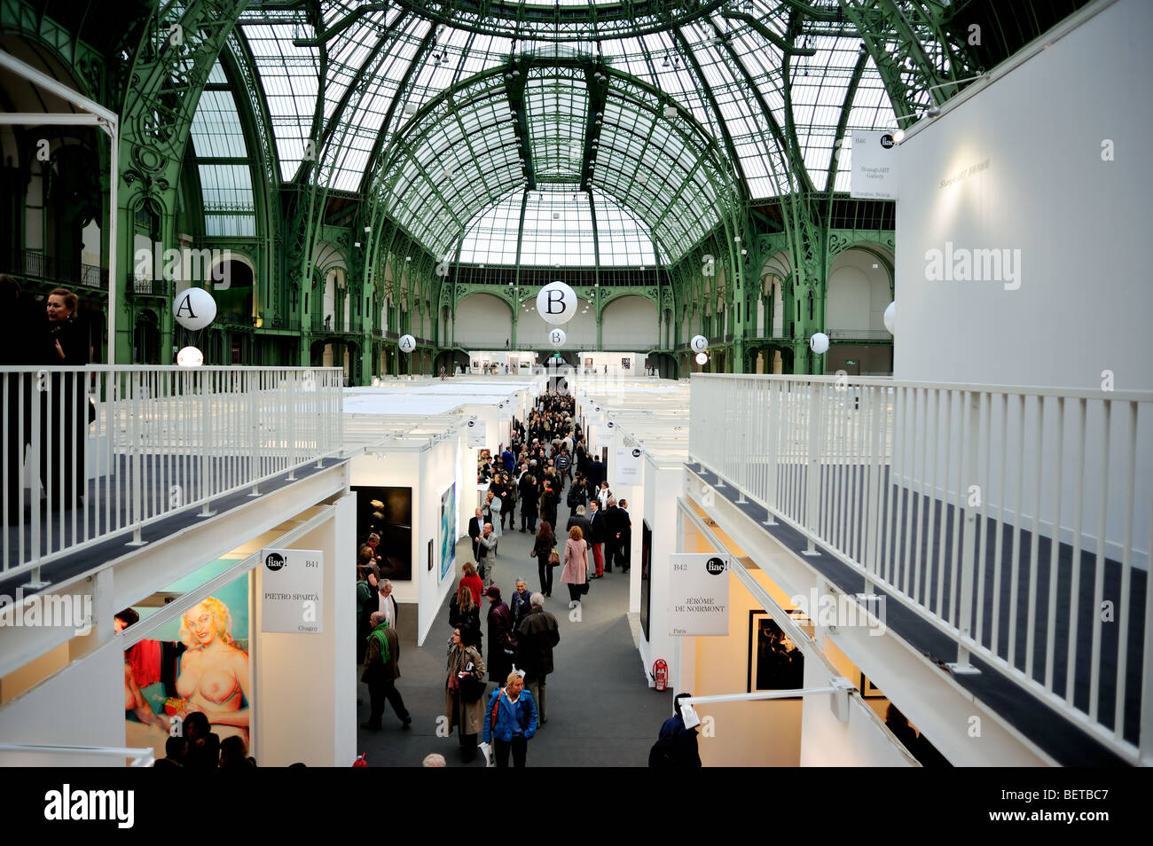 Paris, France, People Visiting Annual Contemporary Arts Show, FIAC, Trade Show in 'Grand Palais' Inside Building Stock Photo