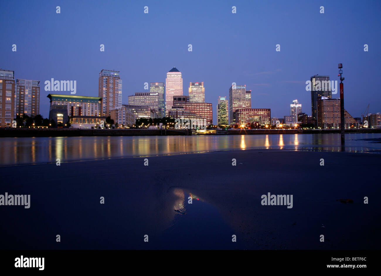 View across the River Thames from the foreshore at Rotherhithe to Canary Wharf, Docklands, London, UK Stock Photo