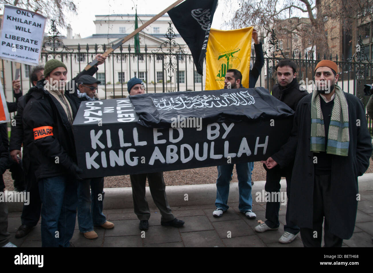 Hizb Ut Tahrir Britain Hi Res Stock Photography And Images Alamy   Hizb Ut Tahrir Britain March Against The Israeli Attacks On Gaza Coffin BETH68 