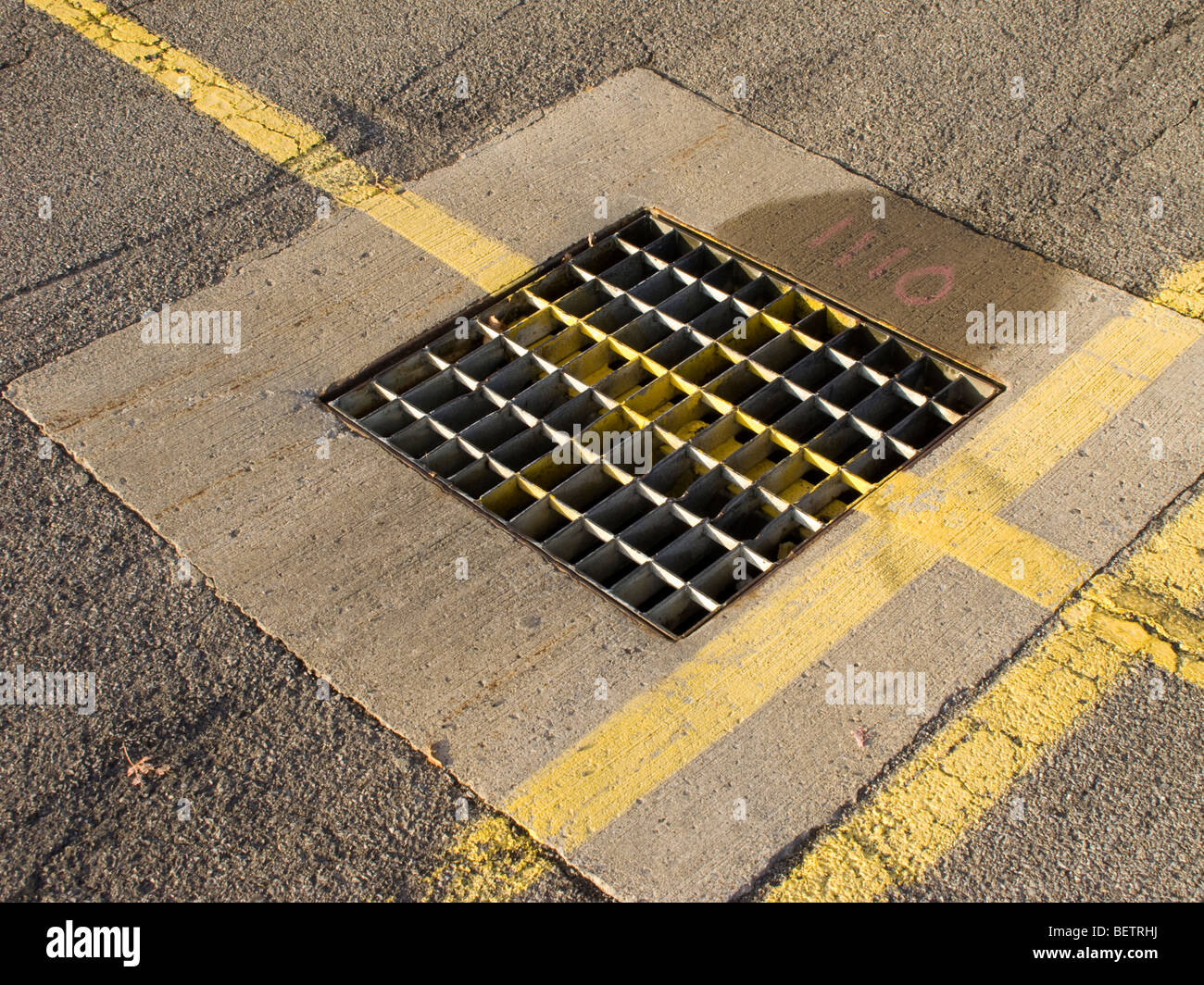 Drainage grate Stock Photo - Alamy