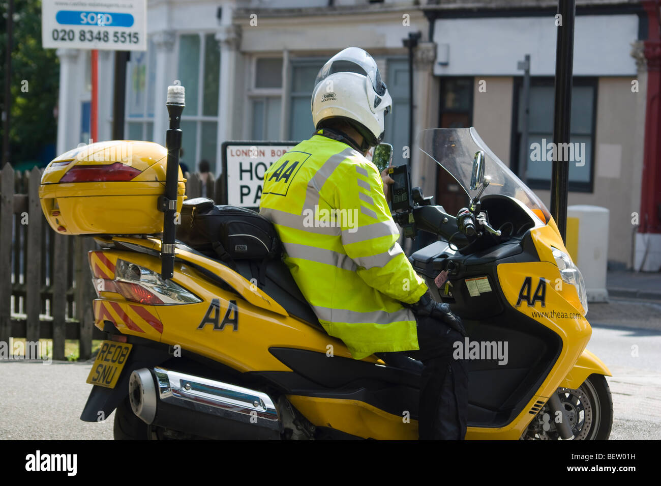AA motorcycle fleet mechanic in Stroud Green  North  London England UK Stock Photo