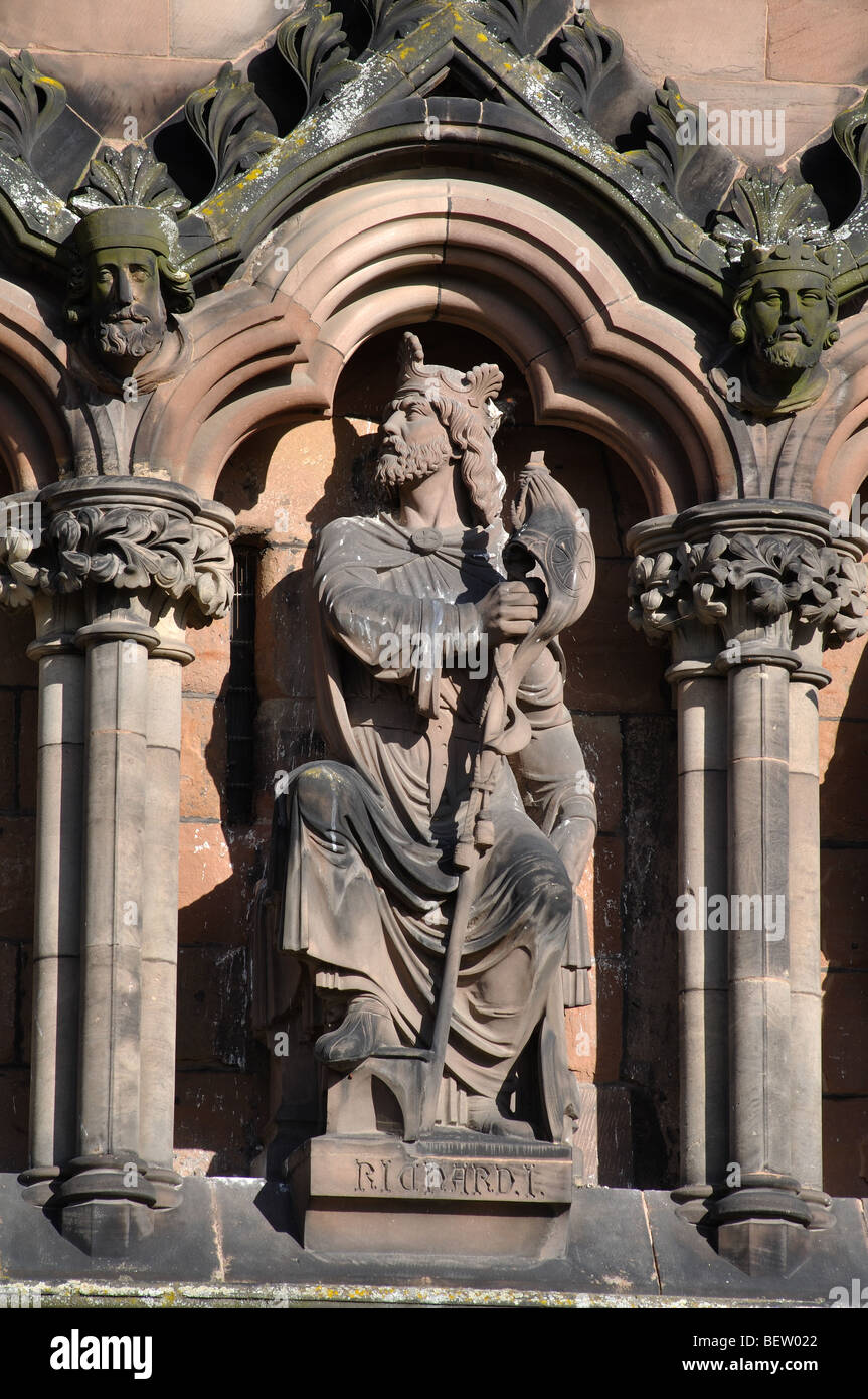 King Richard I statue on West Front of Lichfield Cathedral, Staffordshire, England, UK Stock Photo
