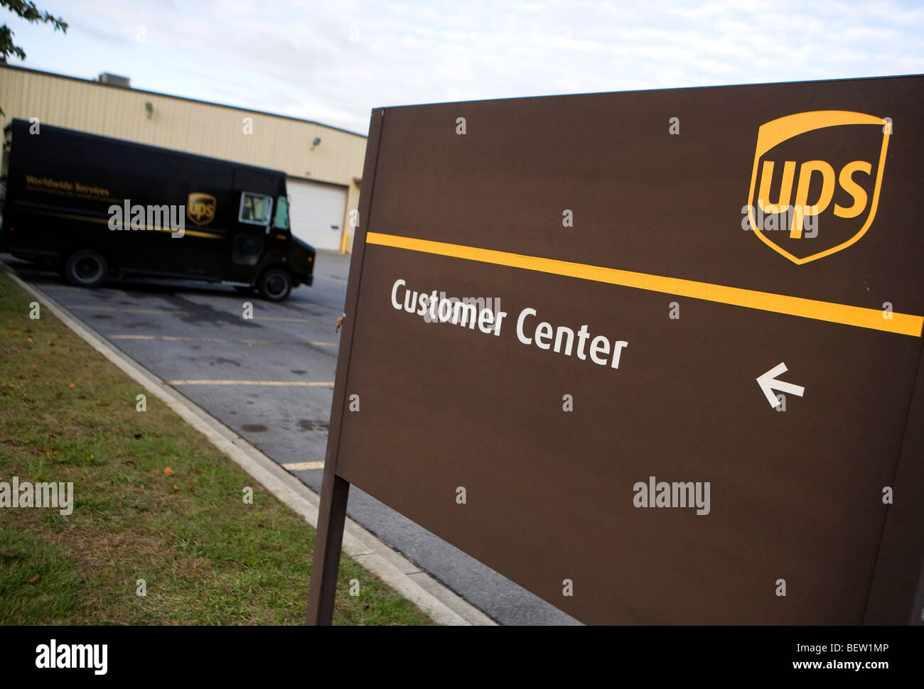 Ups logo hires stock photography and images Alamy