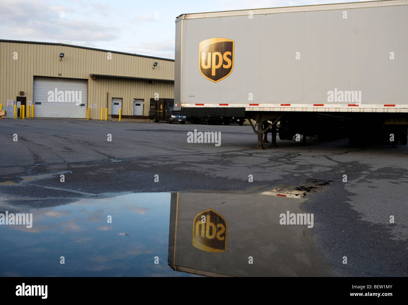 Ups truck hires stock photography and images Alamy