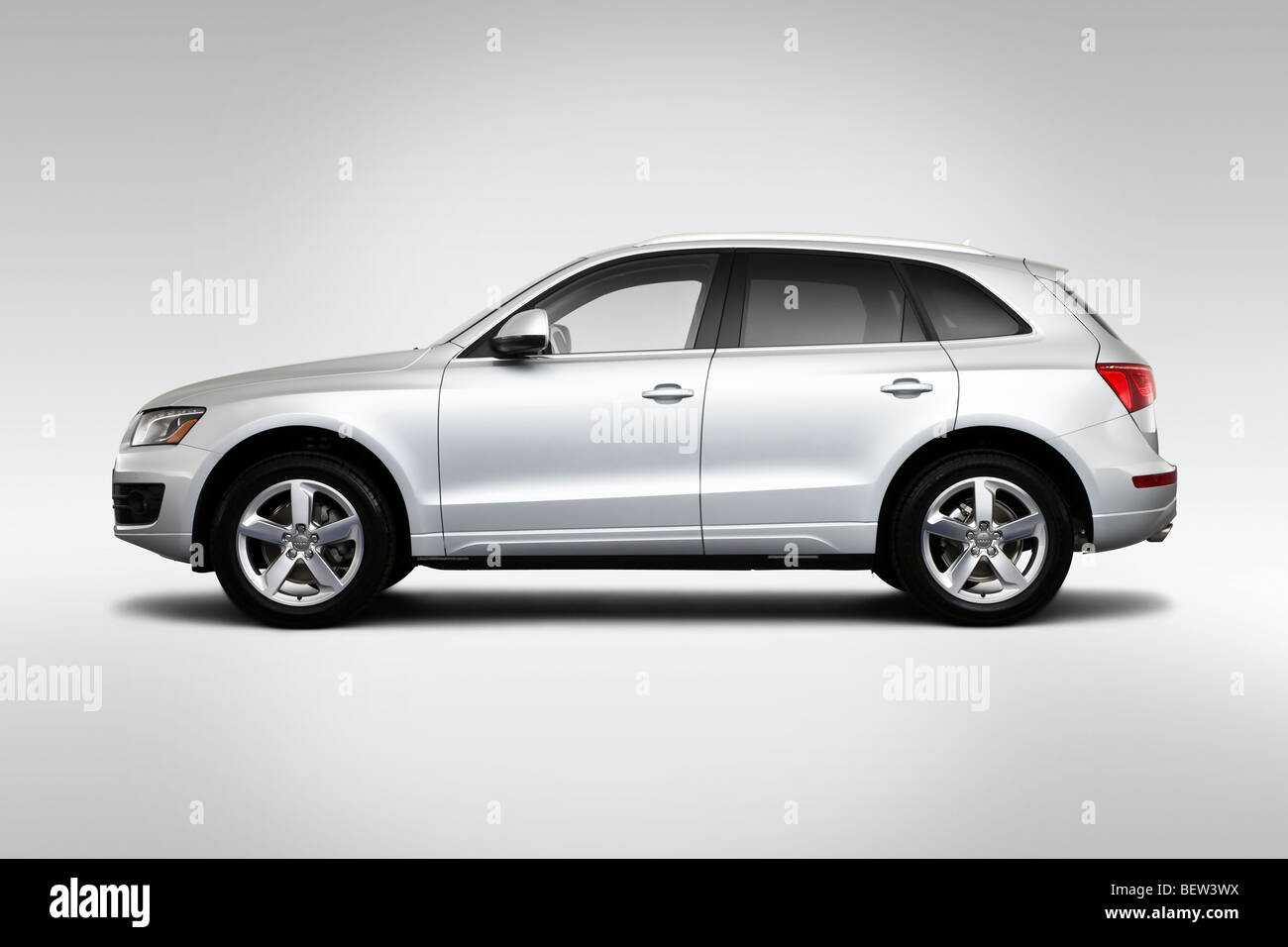 2010 Audi Q5 3.2 in Silver - Drivers Side Profile Stock Photo