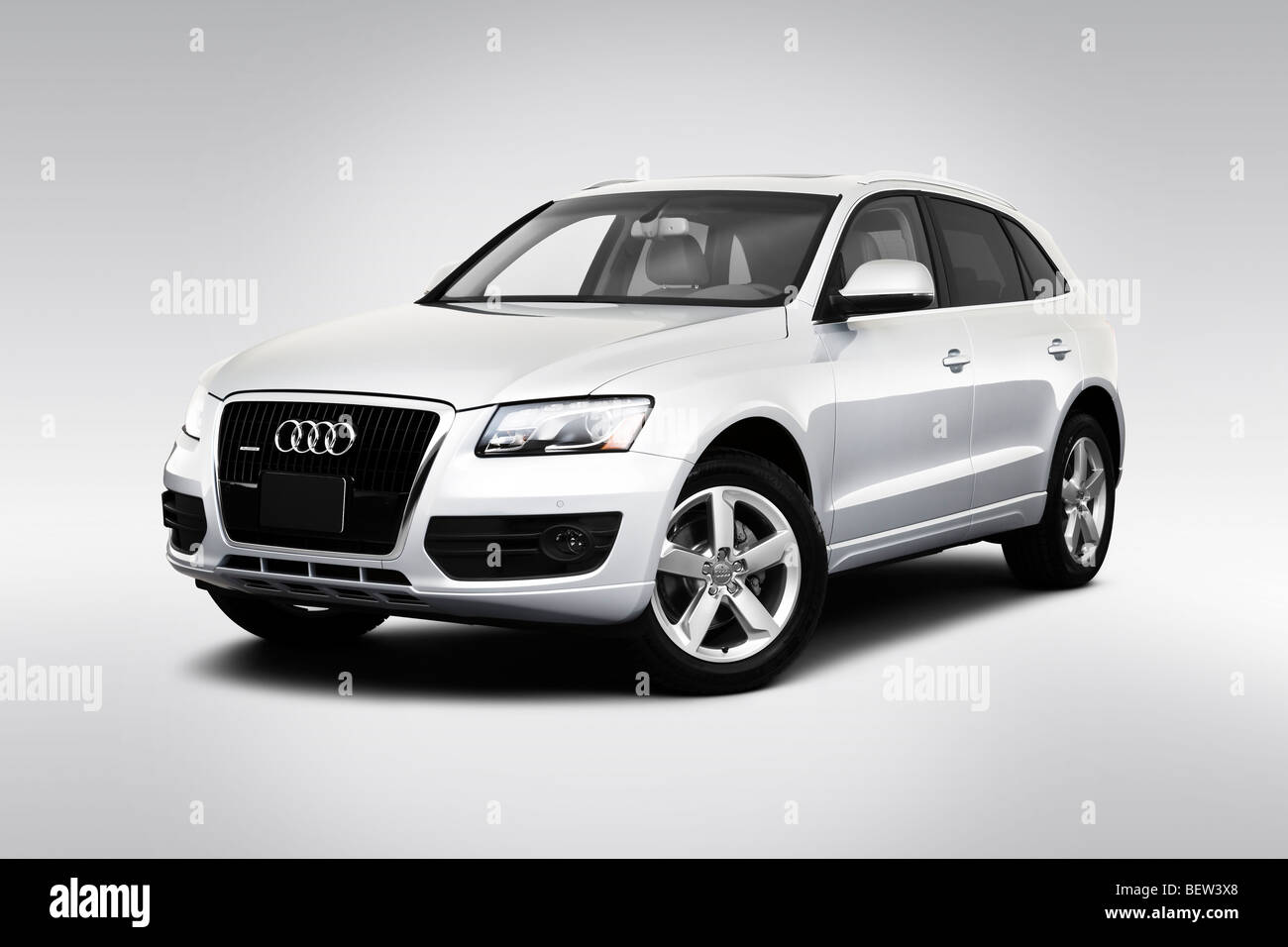 2010 Audi Q5 3.2 in Silver - Front angle view Stock Photo