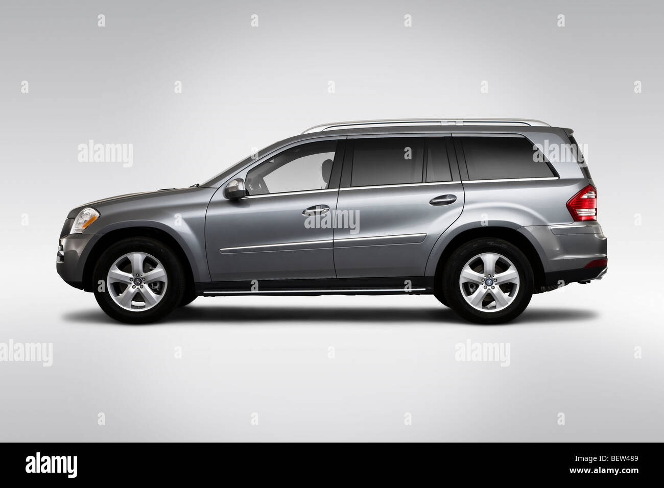 2010 MercedesBenz GLClass GL450 in Silver Drivers Side Profile