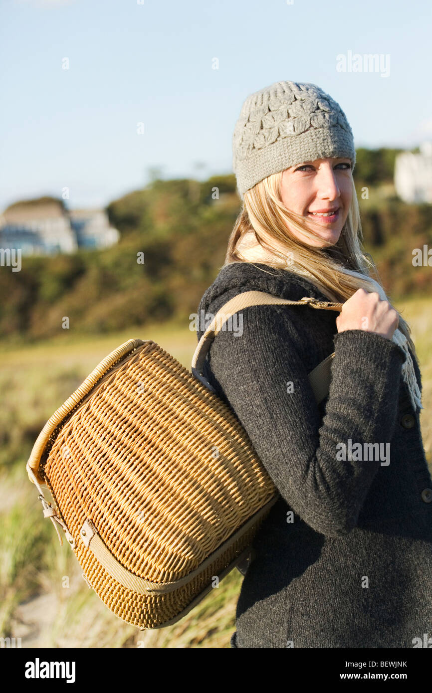 Side of wicker basket hi-res stock photography and images - Alamy