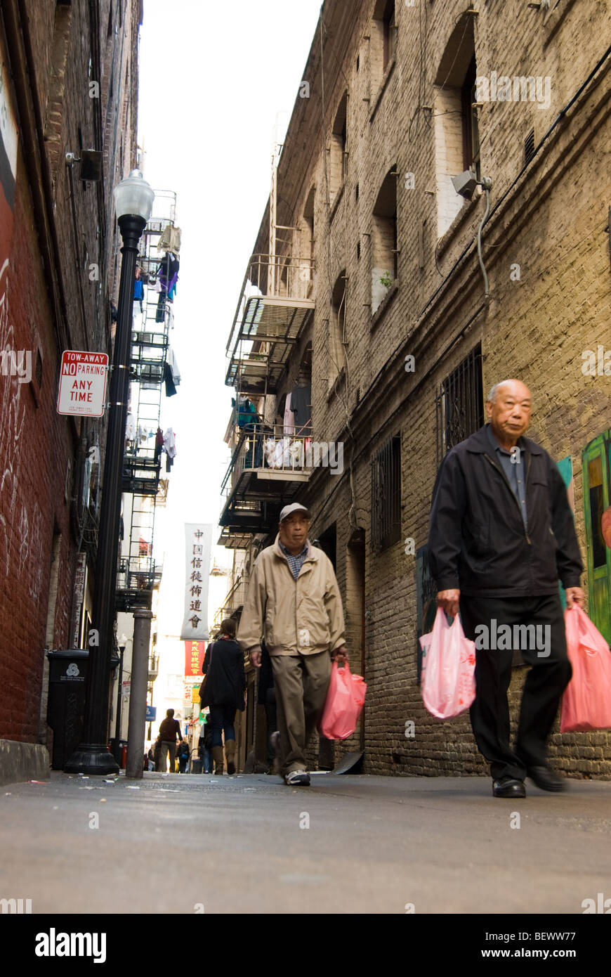 The Bag Men of Chinatown - The New York Times