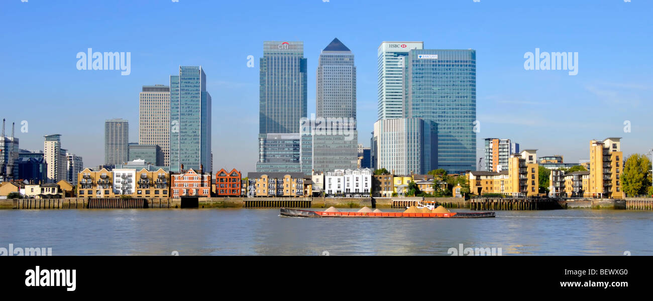 Canary Wharf skyline and River Thames bulk aggregates delivery transport Stock Photo