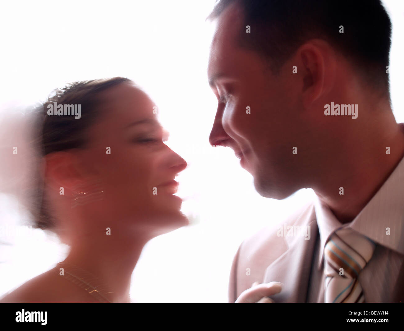 Kissing married wedding couple hi-res stock photography and images - Alamy