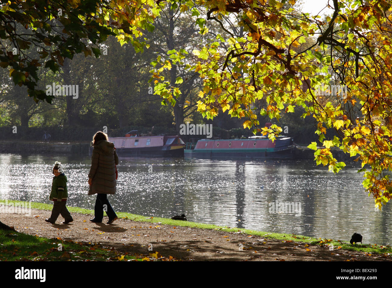 Mother and child walking by the Thames at Oxford, in Autumn Stock Photo