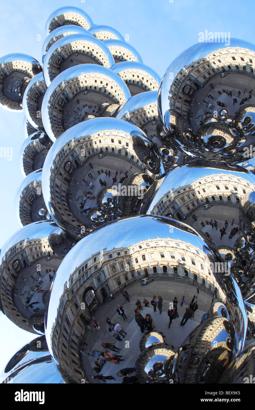 The many mirror balls of Anish Kapoor's sculpture Tall Tree and the Eye at the London Royal Academy Stock Photo