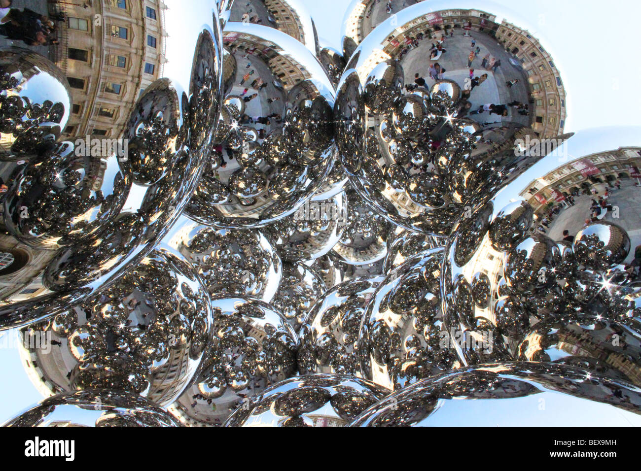 The many mirror balls of Anish Kapoor's sculpture Tall Tree and the Eye at the London Royal Academy Stock Photo