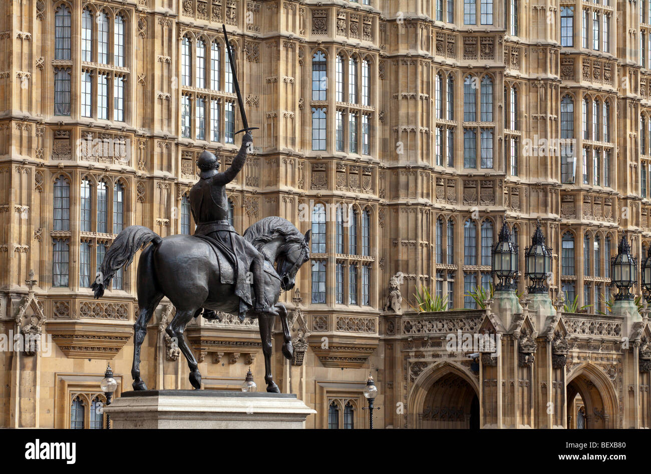 Richard Lionheart Statue outside Parliament, London Stock Photo Alamy