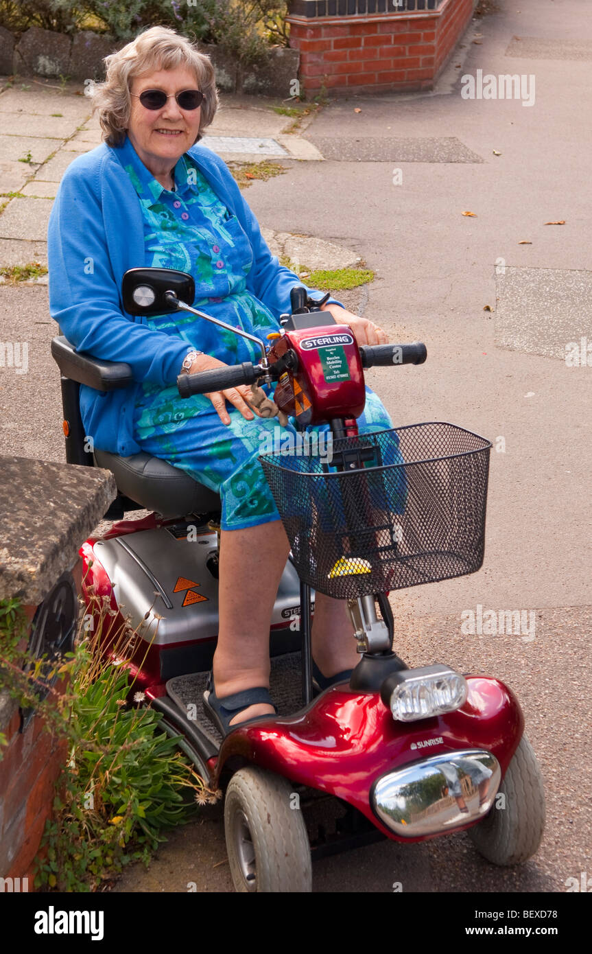 Creep træk uld over øjnene Antagonisme Woman mobility scooter hi-res stock photography and images - Alamy