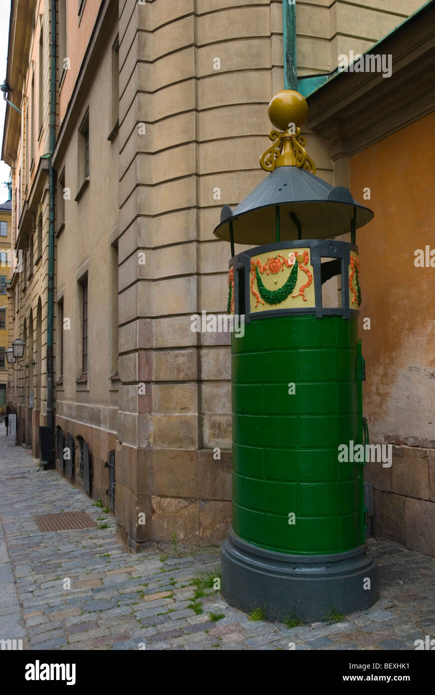 Old outside toilet hires stock photography and images Alamy
