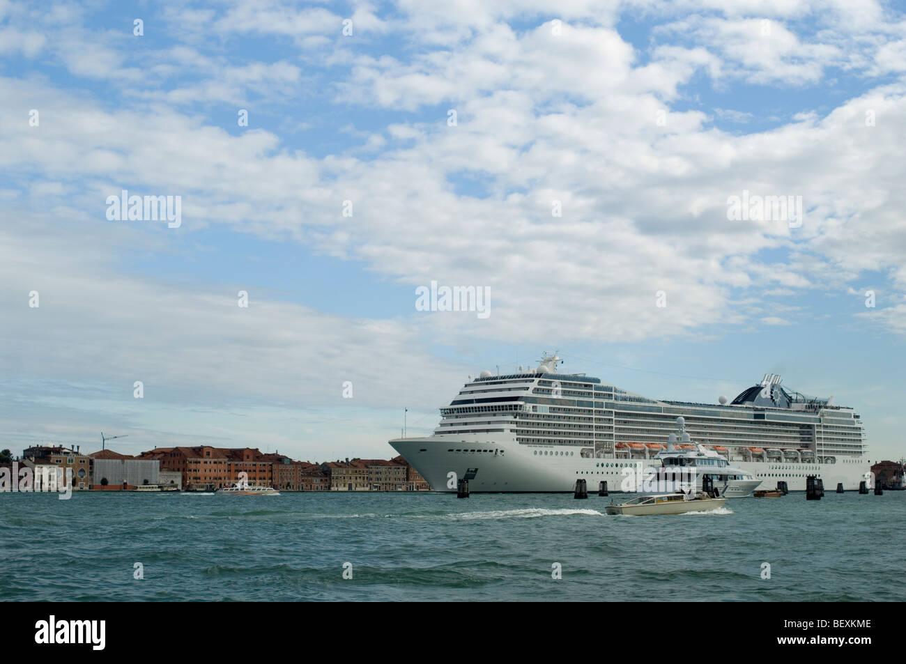 Italy cruise ship hi-res stock photography and images - Alamy