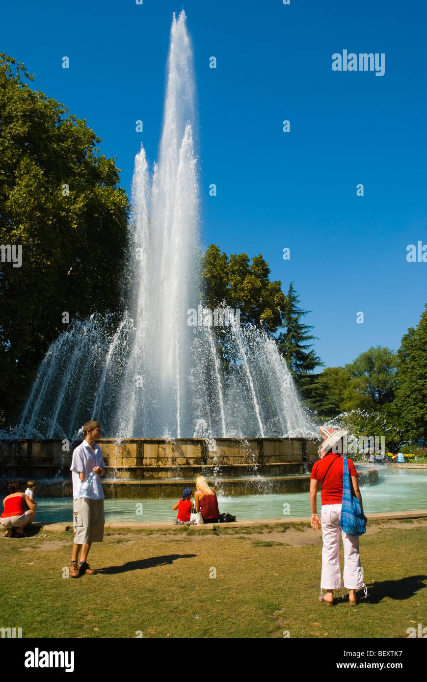 Centre island fountain hires stock photography and images Alamy