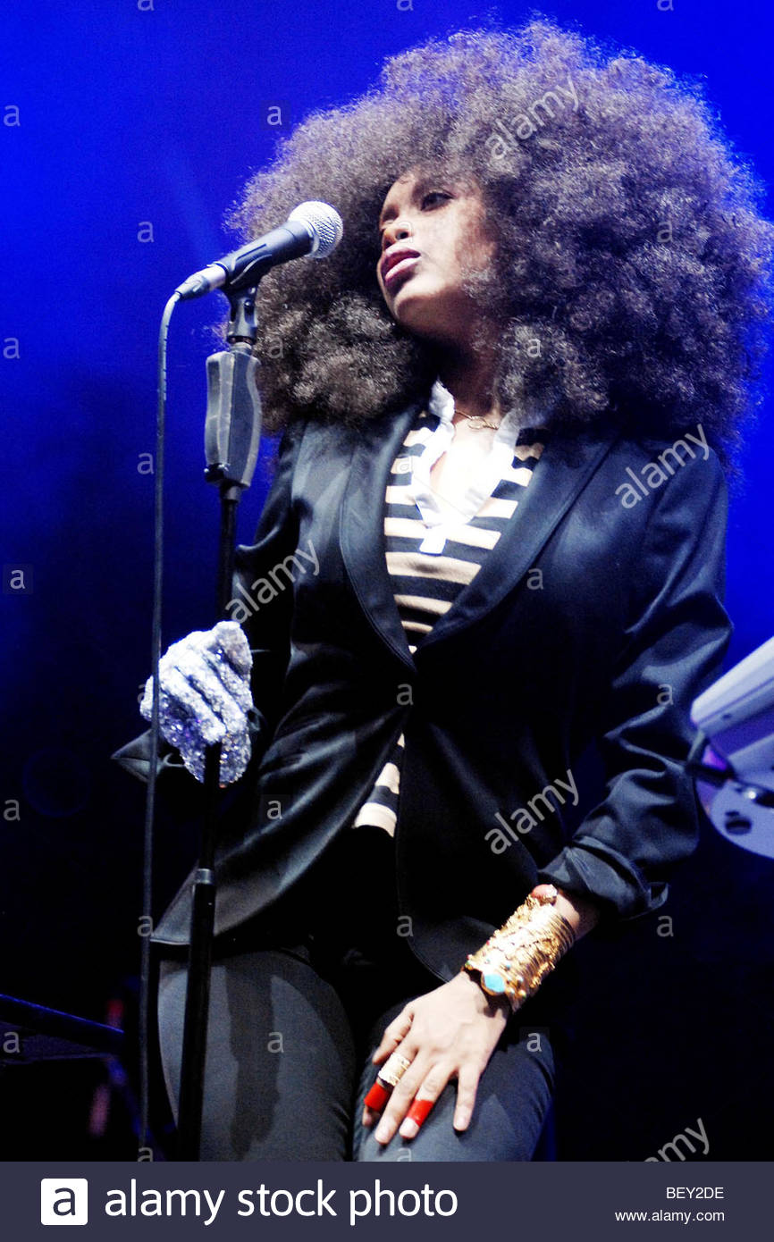 Erykah Badu High Resolution Stock Photography And Images - Alamy