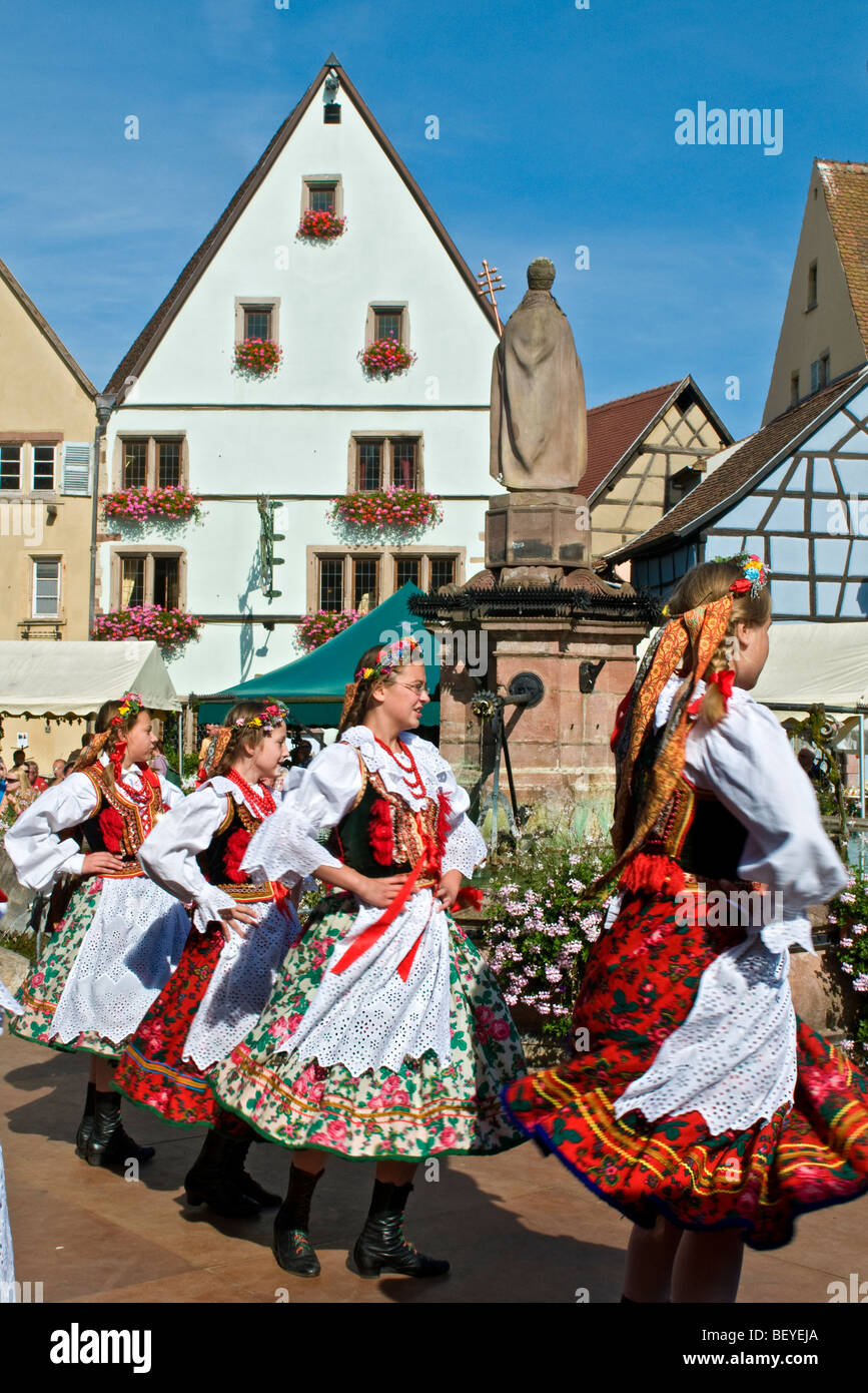 FETE DU VIN EGUISHEIM ALSACE Young dancers in traditional costume celebrate the 'Fete du Vin Nouveau' at Eguisheim Alsace France Stock Photo