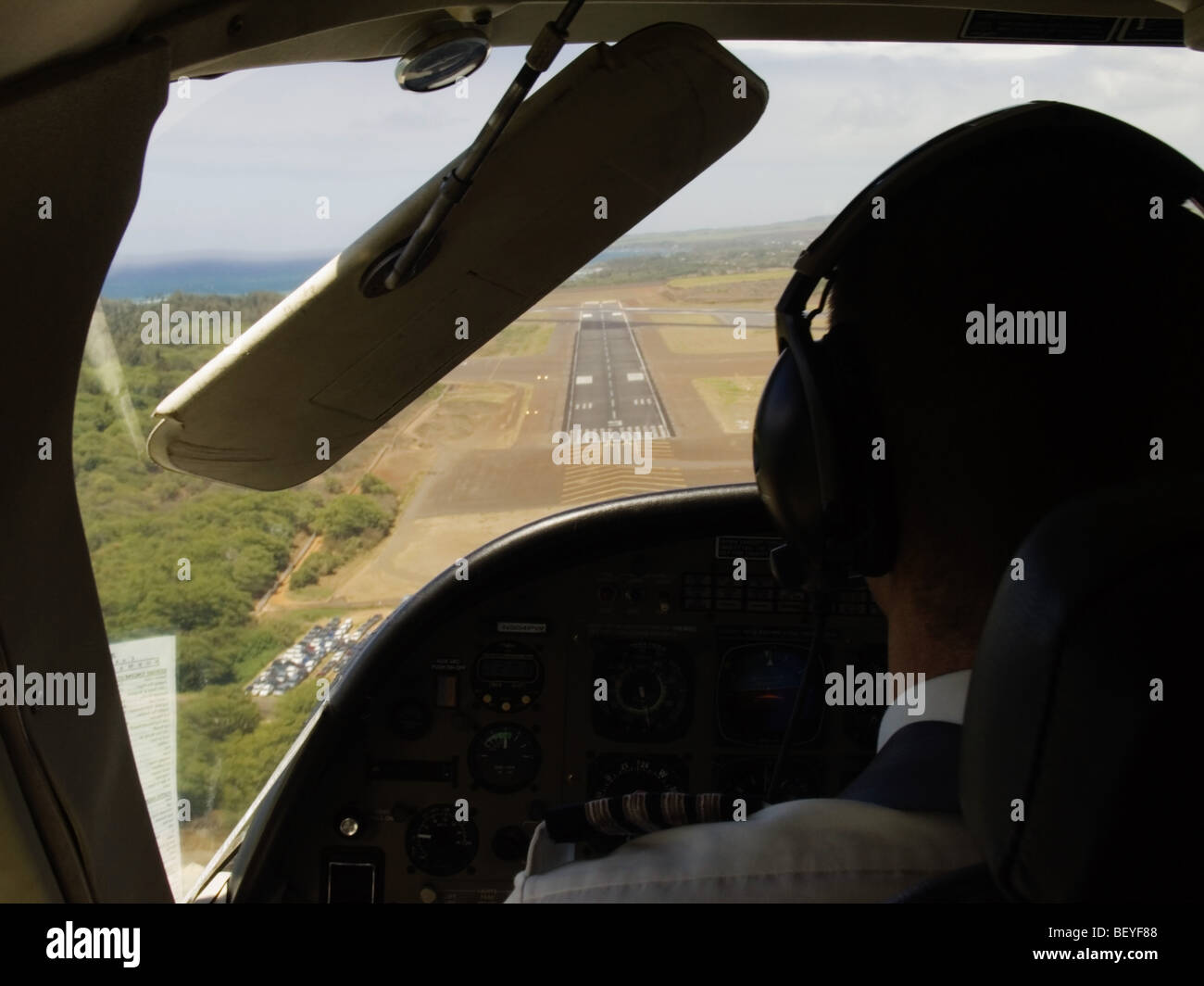 In flight final approach hires stock photography and images Alamy