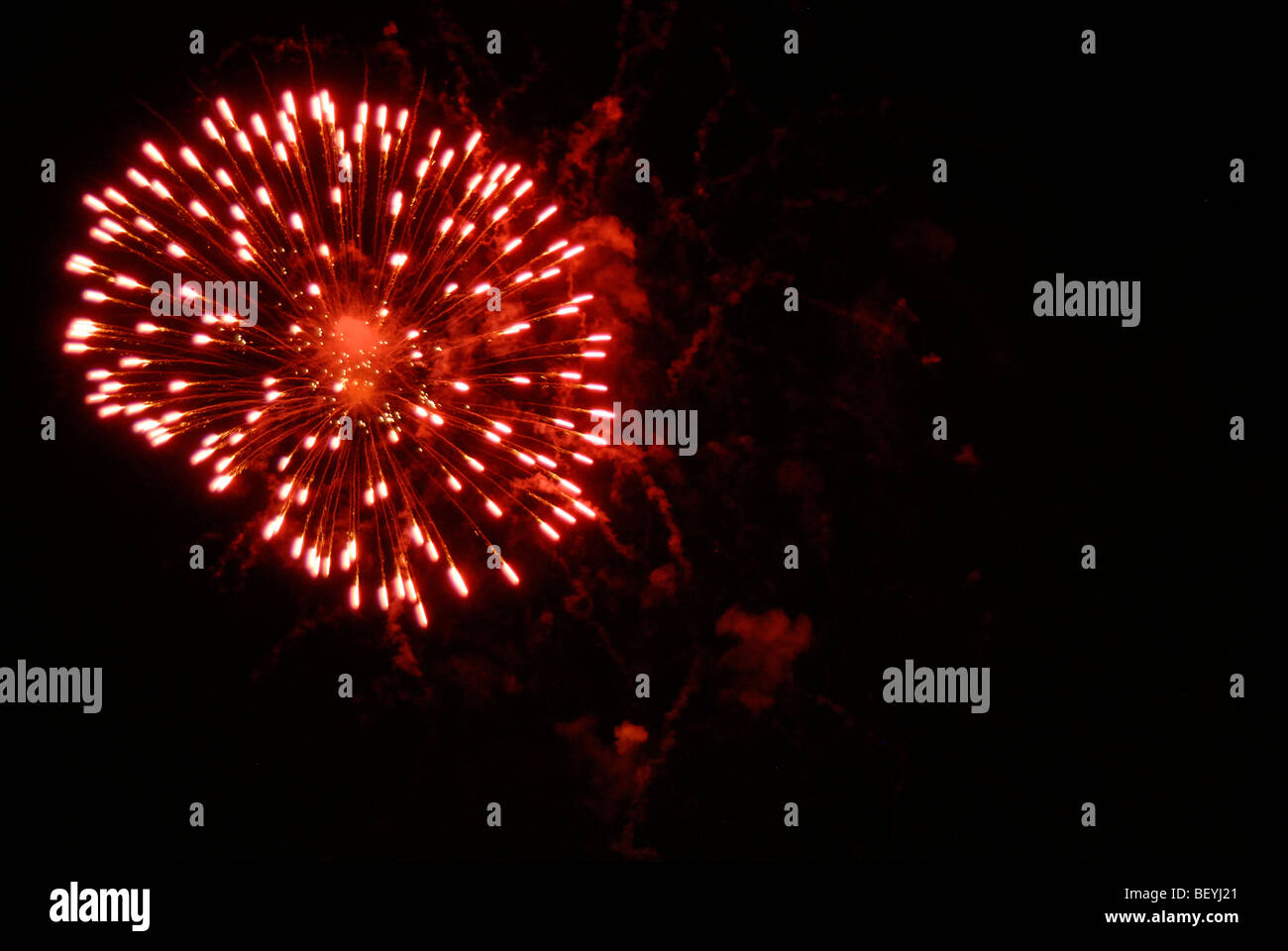 NITE NOISE NOISY OPEN BURST OUTDOORS OUTSIDE PLEASURE PRETTY RAINBOW RAVISHING ROUND SHAPE SKY STUNNING TOGETHER TRADITION VICTORY WOW COHETES LUZ RED Stock Photo