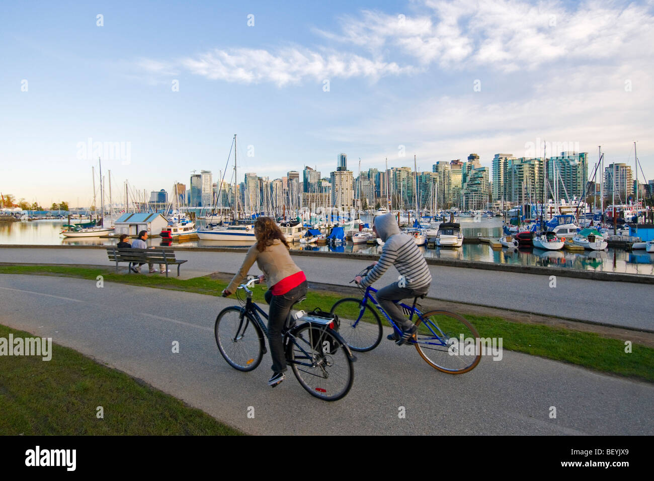 People biking Stanley park Vancouver Stock Photo - Alamy