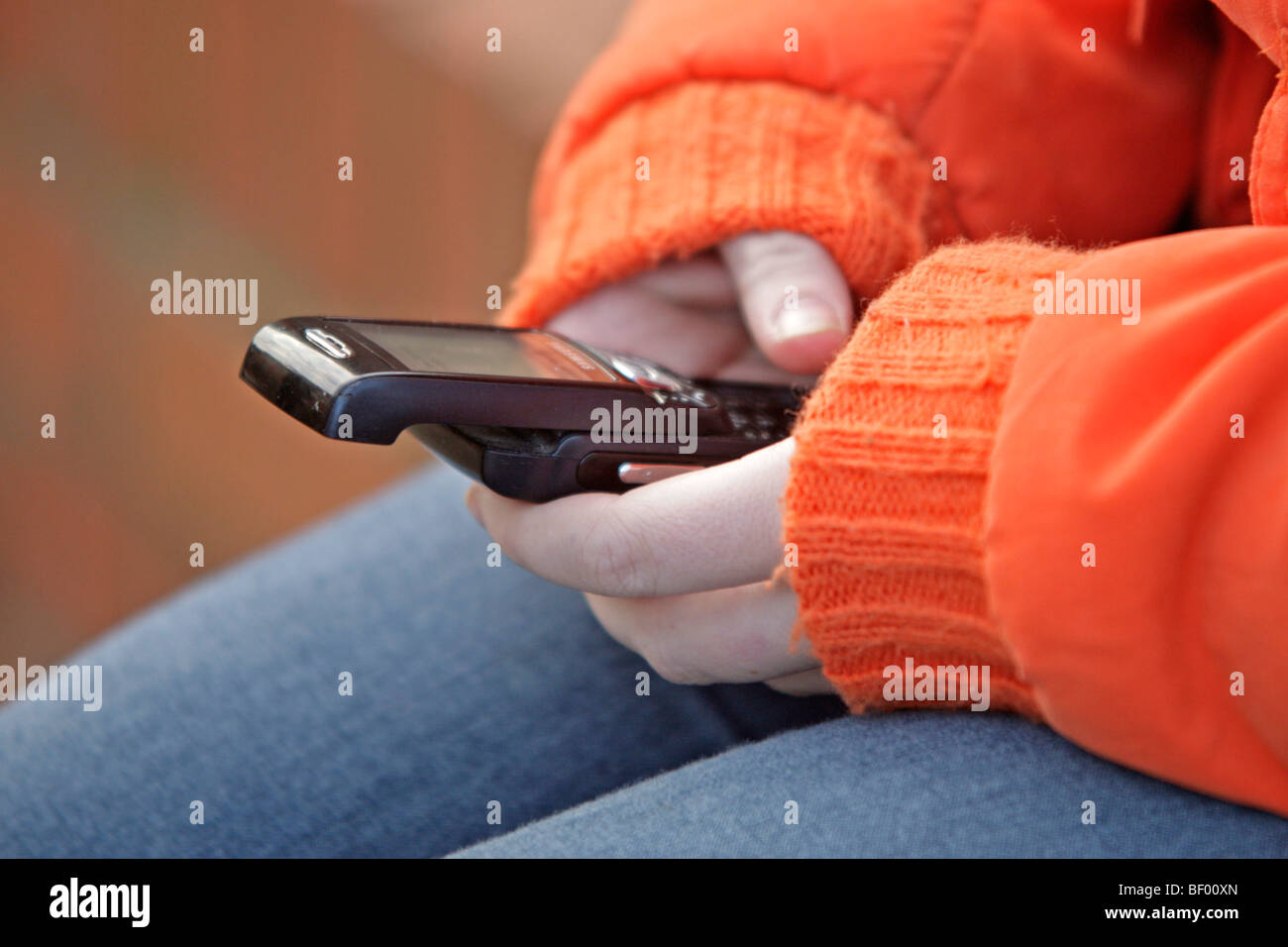 teenager writing a text message on her mobile phone Stock Photo - Alamy