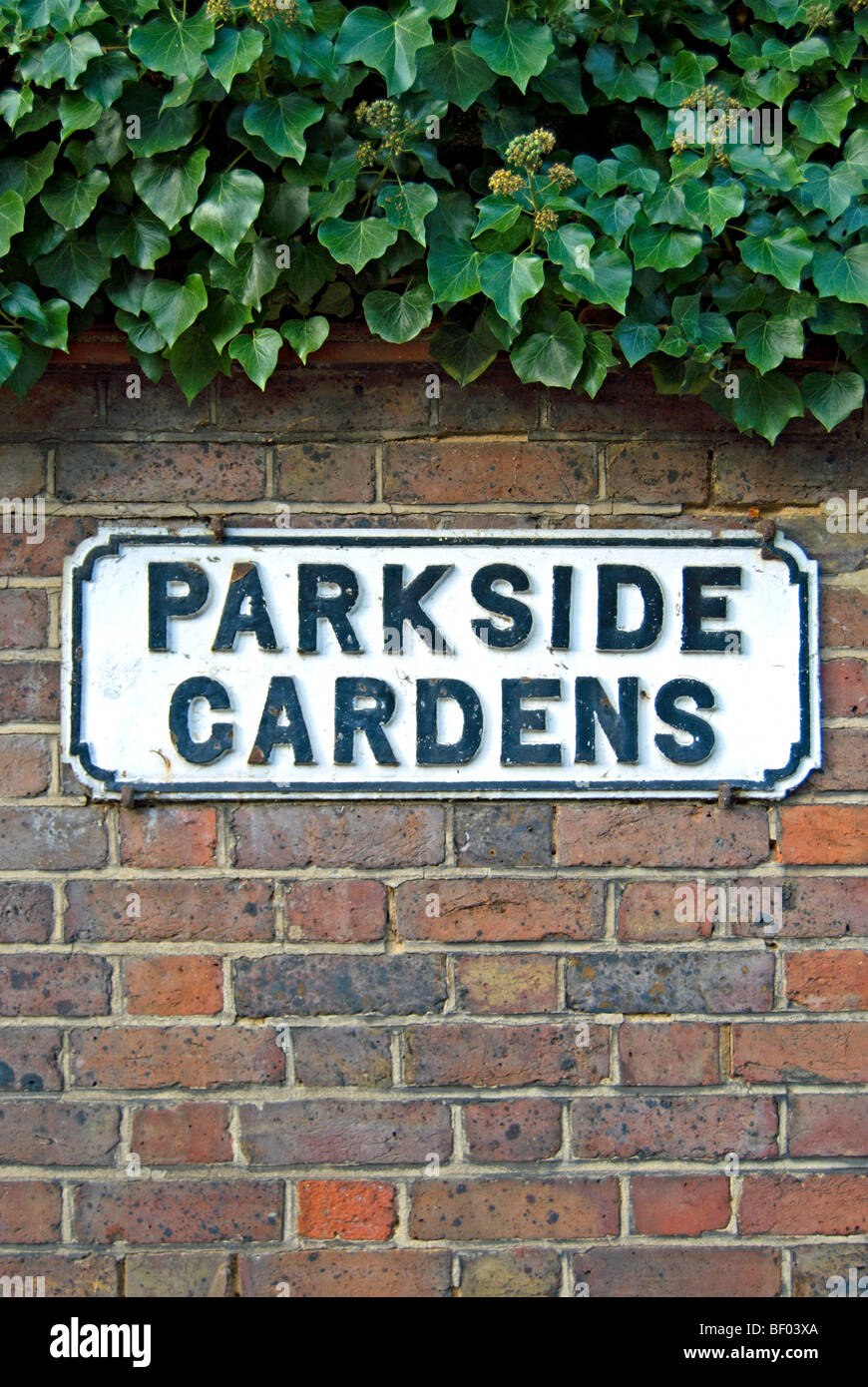 street name sign for parkside gardens, wimbledon, southwest london, england Stock Photo Alamy