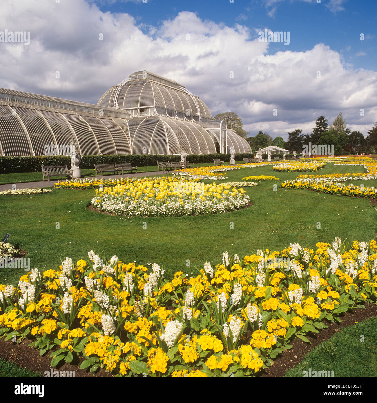 UK, England, London, Kew Gardens, the Palm House in springtime Stock Photo